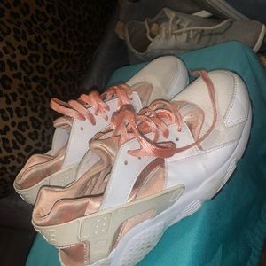 Womens Nike huratche